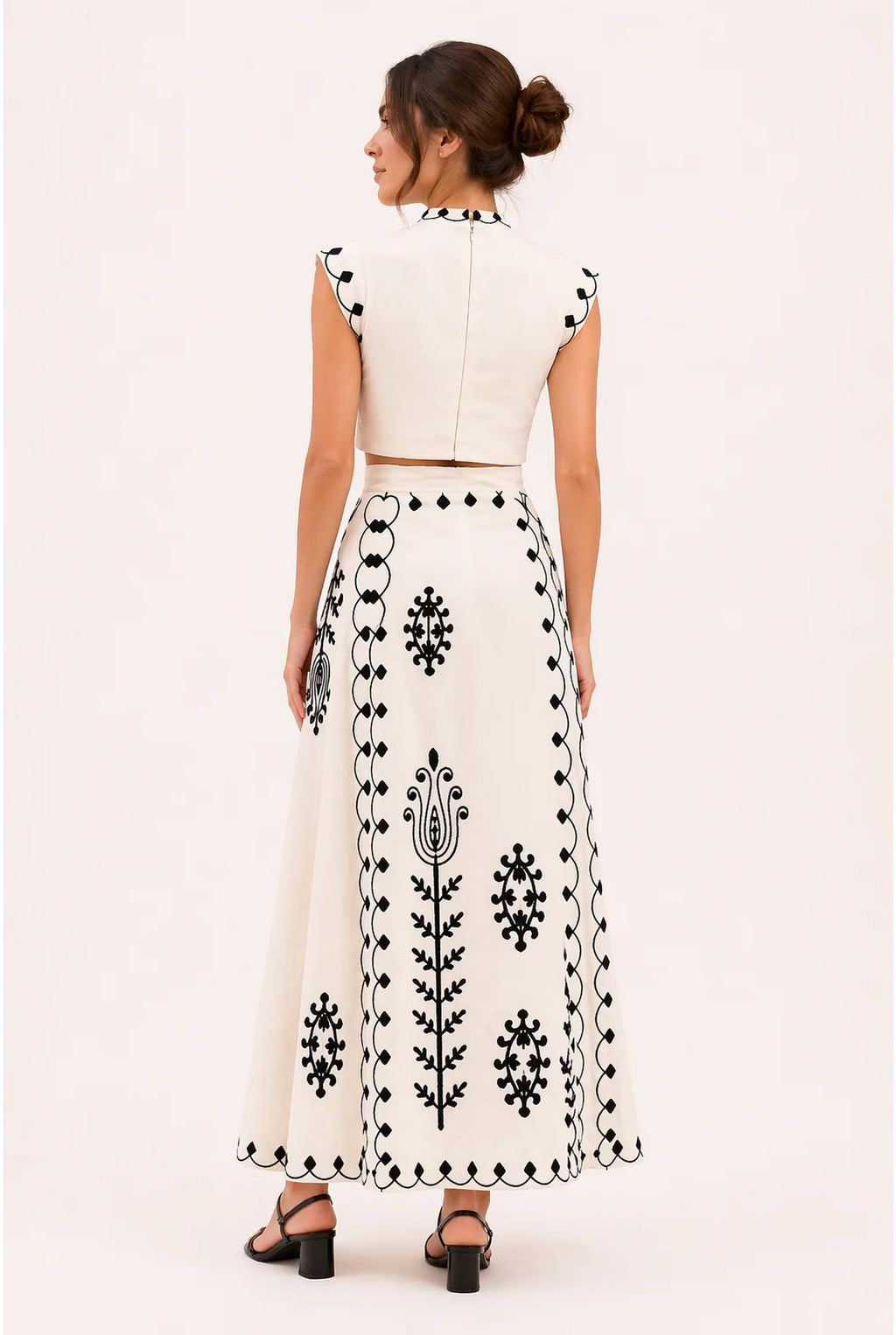 Ségolène Dames Co-ord Set – Geborduurd Motief & Maxi Rok met Franjes