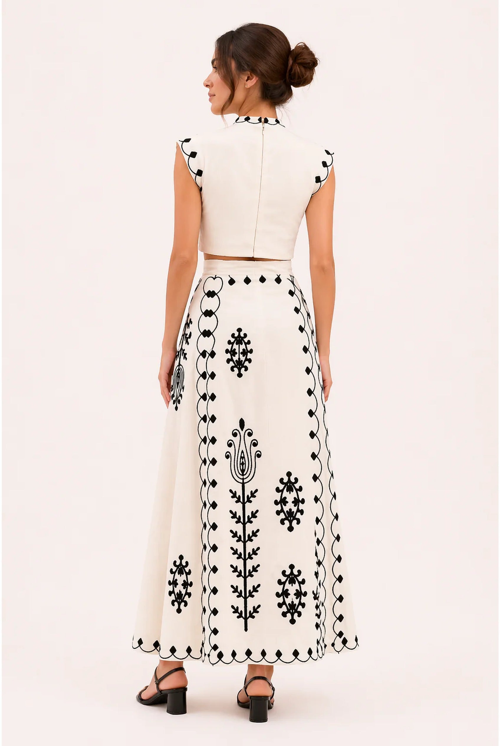 Ségolène Dames Co-ord Set – Geborduurd Motief & Maxi Rok met Franjes