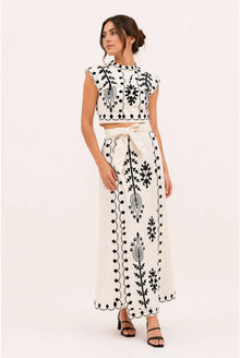 Ségolène Dames Co-ord Set – Geborduurd Motief & Maxi Rok met Franjes